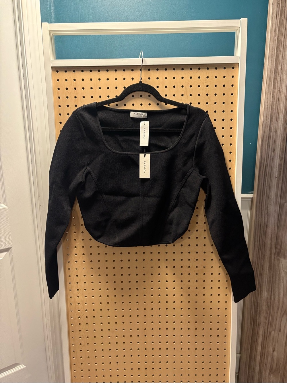 Aritzia Sculpt Knit Long-Sleeve Crop Top in Black